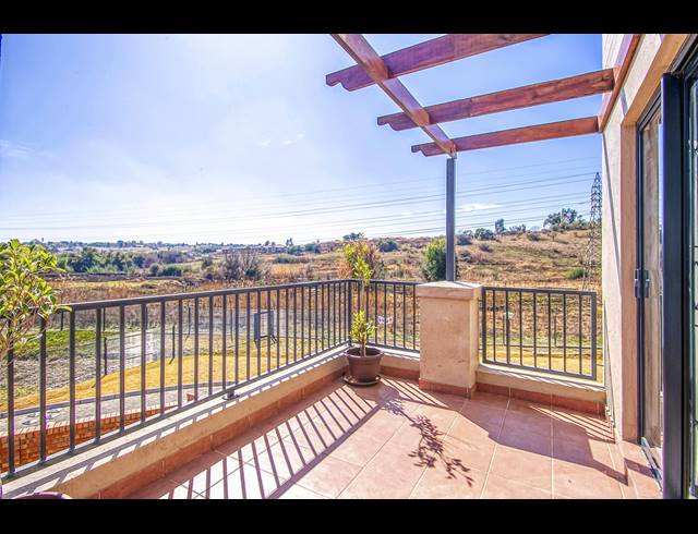2 BEDROOM APARTMENT FOR SALE IN WILGEHEUWEL